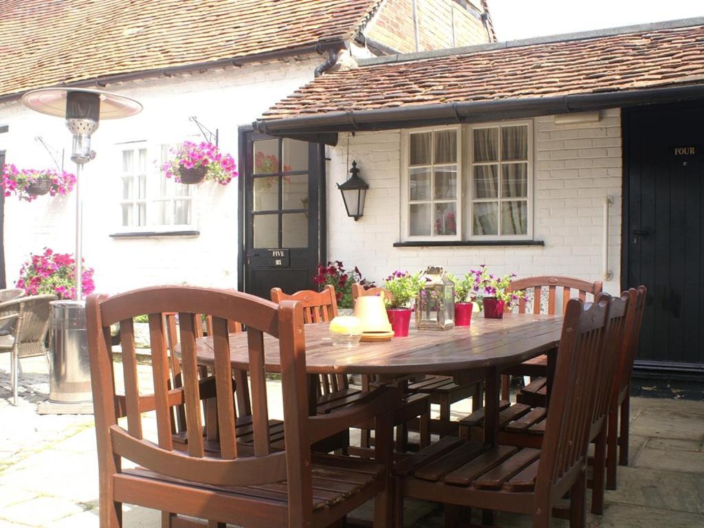 The Saracens Head Inn Amersham Exterior foto